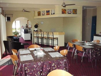 Gladstone Village Motel - Accommodation in Surfers Paradise 5