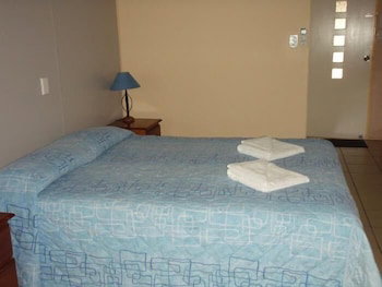 Gladstone Village Motel - Accommodation in Surfers Paradise 1