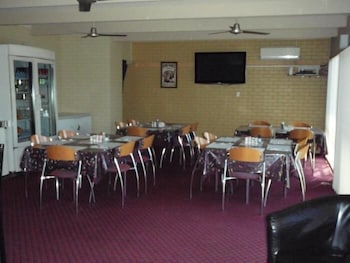 Gladstone Village Motel - Accommodation in Surfers Paradise 4