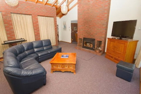 Derwent Retreat - Accommodation in Surfers Paradise 0