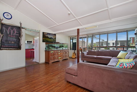 Gladstone Backpackers - Accommodation in Surfers Paradise 3