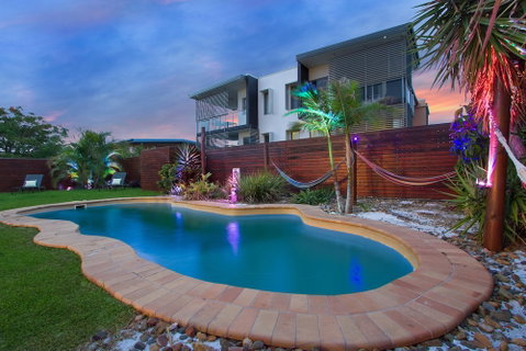 Gladstone Backpackers - Accommodation in Surfers Paradise 0