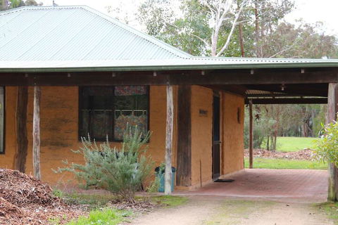 Treenbrook Cottages - Accommodation in Surfers Paradise 2