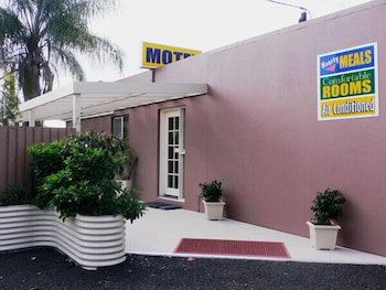 Chinchilla Motel - Accommodation in Surfers Paradise 0