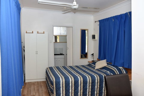 Chinchilla Motel - Accommodation in Surfers Paradise 6