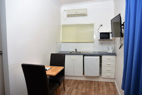 Chinchilla Motel - Accommodation in Surfers Paradise 2