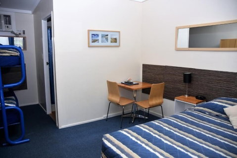 Chinchilla Motel - Accommodation in Surfers Paradise 1