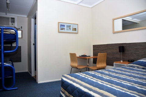 Chinchilla Motel - Accommodation in Surfers Paradise 3