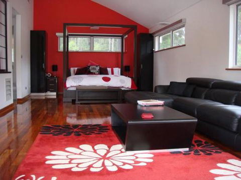 Silkwood Chalets - Accommodation in Surfers Paradise 1