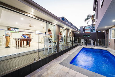 Athena Motel Apartments - Accommodation in Surfers Paradise 1