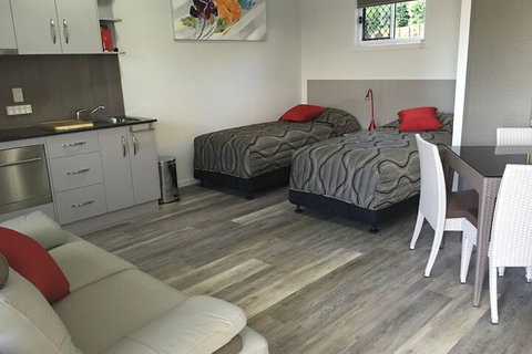 Athena Motel Apartments - Accommodation in Surfers Paradise 6