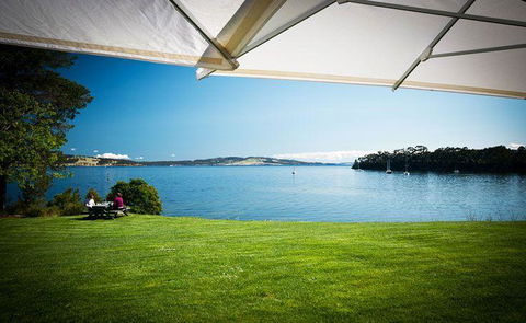 Peppermint Bay - Bar, Dining And Terrace - Accommodation in Surfers Paradise 7
