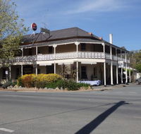 Seven Creeks Hotel - Accommodation in Surfers Paradise