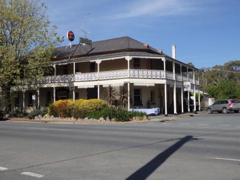 Seven Creeks Hotel - Accommodation in Surfers Paradise 0