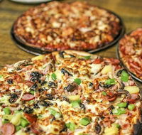 The cave wood fired pizza bar - Accommodation in Surfers Paradise