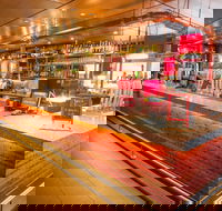The Red Lion - Accommodation in Surfers Paradise