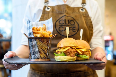 Clio Cafe - Accommodation in Surfers Paradise 1