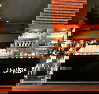La Veen Coffee and Kitchen - Accommodation in Surfers Paradise