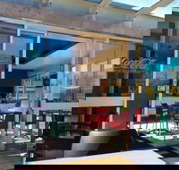 Pete's Upton St. Brasserie - Accommodation in Surfers Paradise