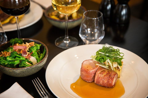 Deco Wine Bar And Restaurant - Accommodation in Surfers Paradise 2