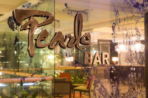 Pearl's Bar - Accommodation in Surfers Paradise 0