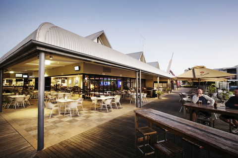 Kawana Waters Hotel - Accommodation in Surfers Paradise 0