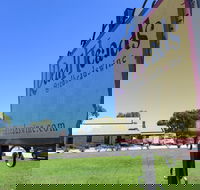 RedHeads Wine - Accommodation in Surfers Paradise