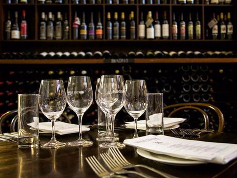 Wine Bank On View - Accommodation in Surfers Paradise 1