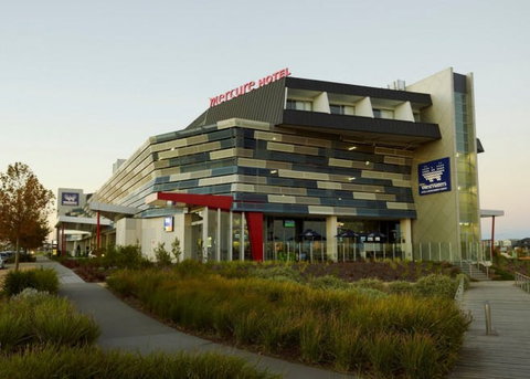 WestWaters Hotel Bistro - Accommodation in Surfers Paradise 0