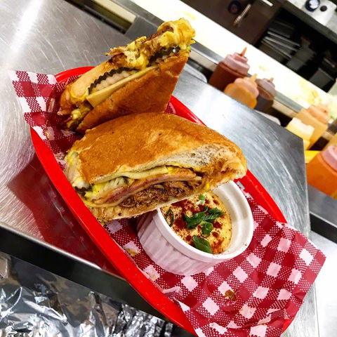 Elwood's Eatery - Accommodation in Surfers Paradise 0