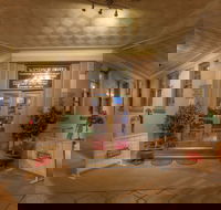 Miles Windsor Hotel - Accommodation in Surfers Paradise