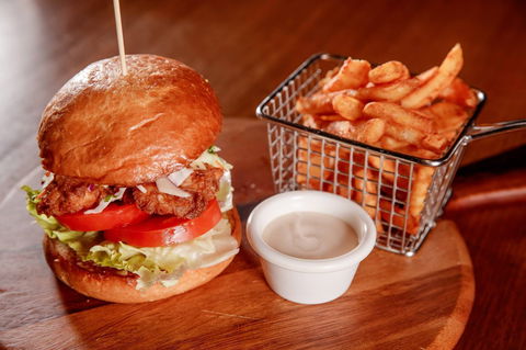 R Bar & Kitchen - Accommodation in Surfers Paradise 0