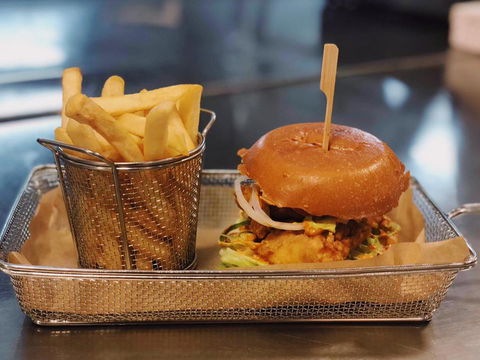 24 Seven Cafe - Accommodation in Surfers Paradise 1