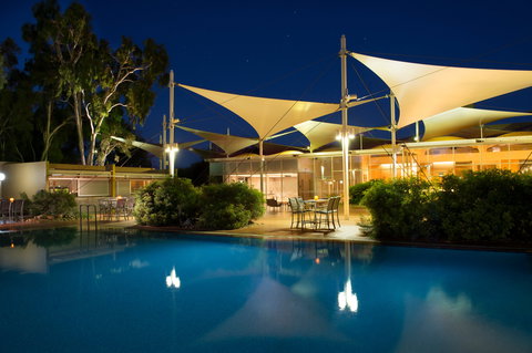 Pira Pool Bar - Accommodation in Surfers Paradise 0
