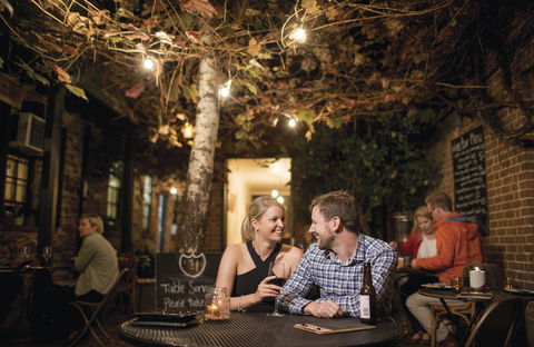 Alby & Esther's - Accommodation in Surfers Paradise 1