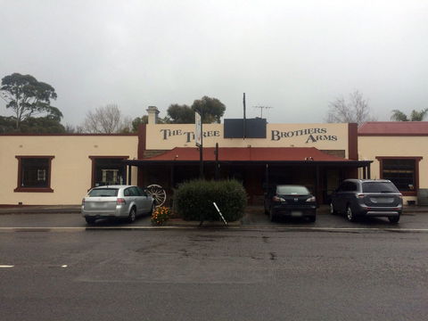 Three Brothers Arms - Accommodation in Surfers Paradise 0