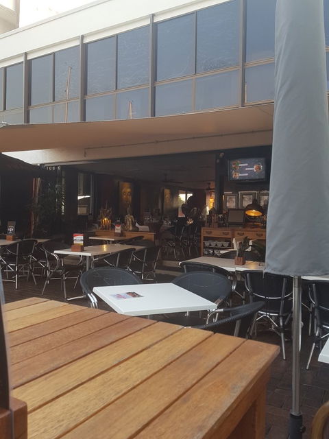 Phon’s Thai Restaurant - Accommodation in Surfers Paradise 4