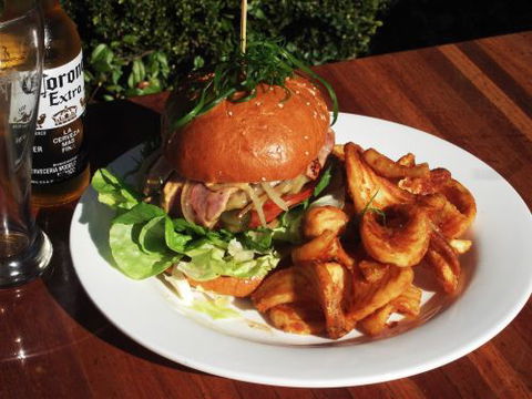 The Bunker Bar & Bistro - Accommodation in Surfers Paradise 3