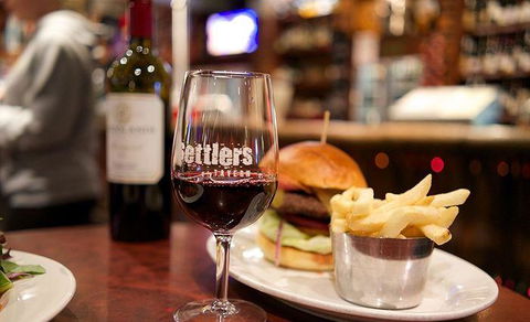 Settlers Tavern - Accommodation in Surfers Paradise 11