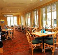 Pembroke Hotel Restaurant - Accommodation in Surfers Paradise