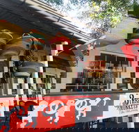 3 Monkeys Fine Foods - Accommodation in Surfers Paradise