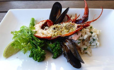 Katch-Up Seafood Grill & More - Accommodation in Surfers Paradise 10