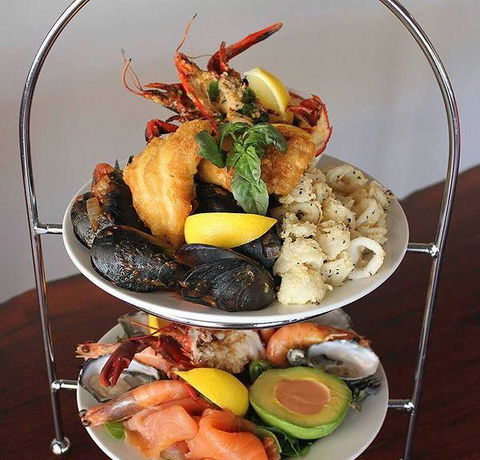 Katch-Up Seafood Grill & More - Accommodation in Surfers Paradise 7