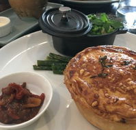 Emeraude - Accommodation in Surfers Paradise