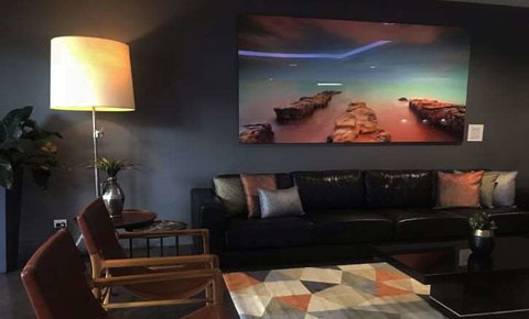 H on Smith Hotel - Accommodation in Surfers Paradise 2