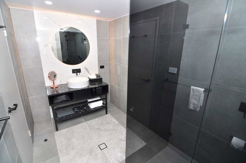 Deco Hotel - Accommodation in Surfers Paradise 2