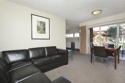 Forrest Hotel & Apartments - Accommodation in Surfers Paradise 6