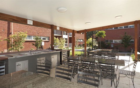 Forrest Hotel & Apartments - Accommodation in Surfers Paradise 8