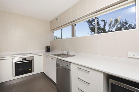 Forrest Hotel & Apartments - Accommodation in Surfers Paradise 1