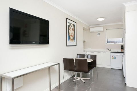 Forrest Hotel & Apartments - Accommodation in Surfers Paradise 2